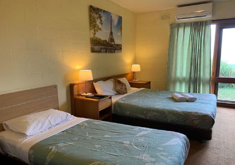 Mountain Creek Motel Bar & Restaurant - Sunshine Coast Tourism 32