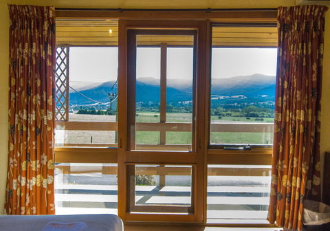 Mountain Creek Motel Bar & Restaurant - Sunshine Coast Tourism 43
