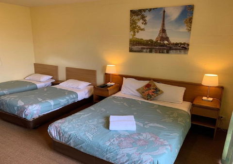 Mountain Creek Motel Bar & Restaurant - Sunshine Coast Tourism 36