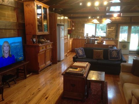 Mud Hollow Barn - Holiday Sunshine Coast 13