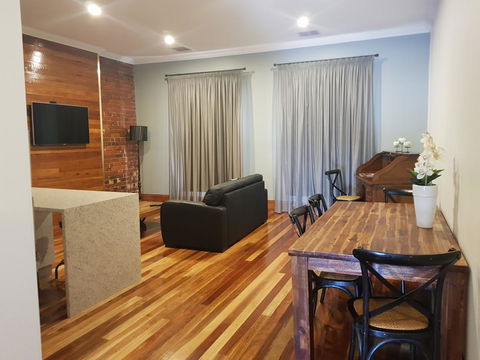 Sublime Spa Apartments - Holiday Sunshine Coast 4