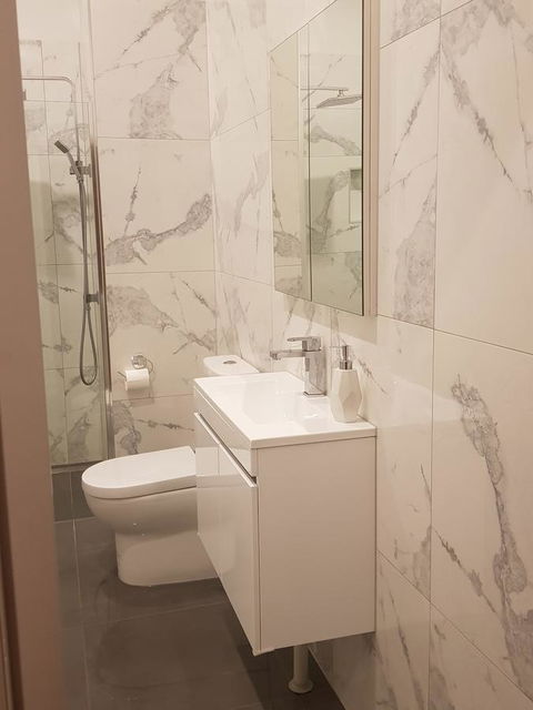 Sublime Spa Apartments - Holiday Sunshine Coast 15