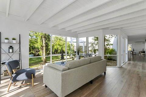 Oasis On Grange - Sunshine Coast Tourism 4