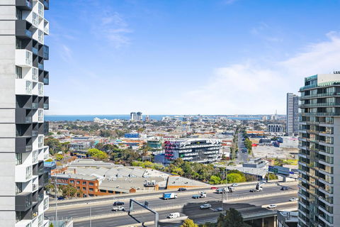 Complete Host Tiara Apartments - Sunshine Coast Tourism 9