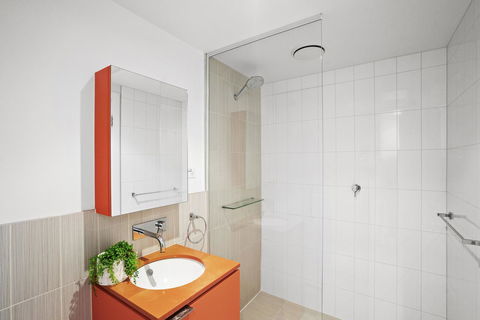 Complete Host Tiara Apartments - Sunshine Coast Tourism 3