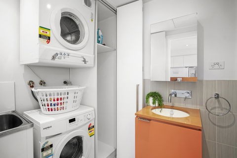 Complete Host Tiara Apartments - Sunshine Coast Tourism 8