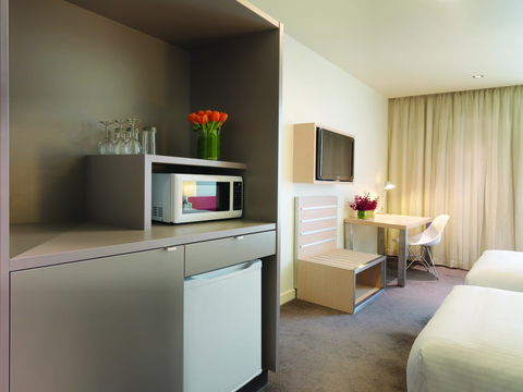 Travelodge Hotel Melbourne Docklands - Sunshine Coast Tourism 5