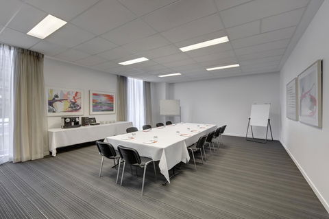 Travelodge Hotel Melbourne Docklands - Sunshine Coast Tourism 24
