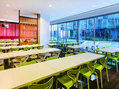 Travelodge Hotel Melbourne Docklands - Sunshine Coast Tourism 21