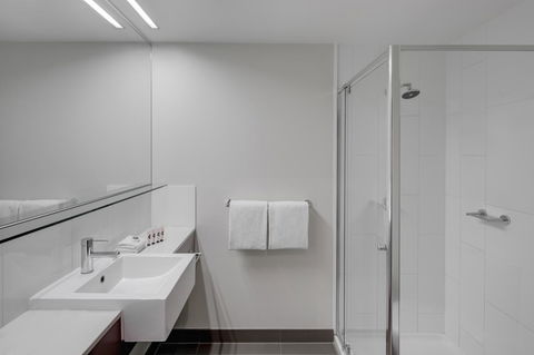 Travelodge Hotel Melbourne Docklands - Sunshine Coast Tourism 6