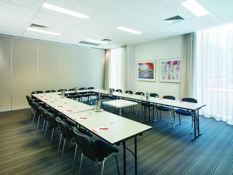 Travelodge Hotel Melbourne Docklands - Sunshine Coast Tourism 11