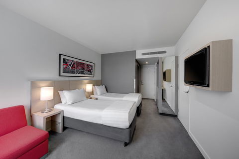 Travelodge Hotel Melbourne Docklands - Sunshine Coast Tourism 1