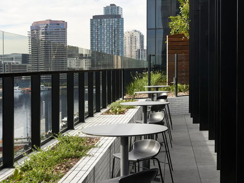 Vibe Hotel Melbourne Docklands - Holiday Sunshine Coast 21