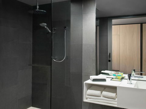 Vibe Hotel Melbourne Docklands - Holiday Sunshine Coast 16