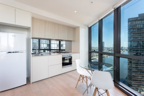 Wyndel Apartments - Riverside On Collins - Sunshine Coast Tourism 1