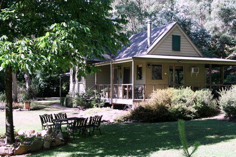 Shady Brook Cottages - Sunshine Coast Tourism 1