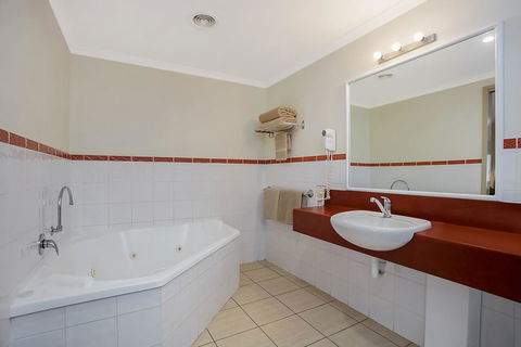 Comfort Inn Warrnambool International - Holiday Sunshine Coast 11