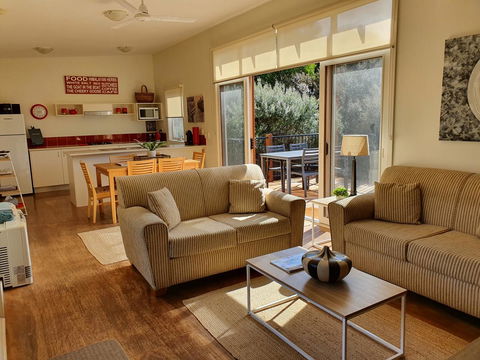 Rural 5 Star Villa\'s With Resort Amenities - Sunshine Coast Tourism 2