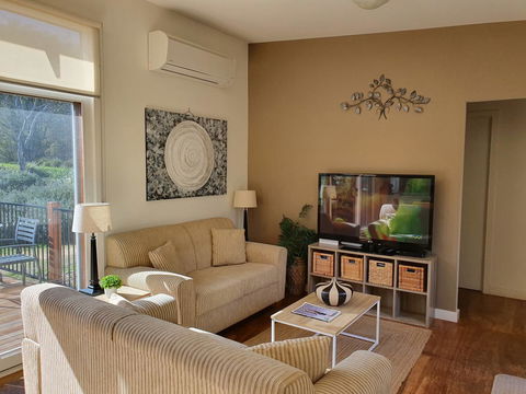 Rural 5 Star Villa\'s With Resort Amenities - Sunshine Coast Tourism 3