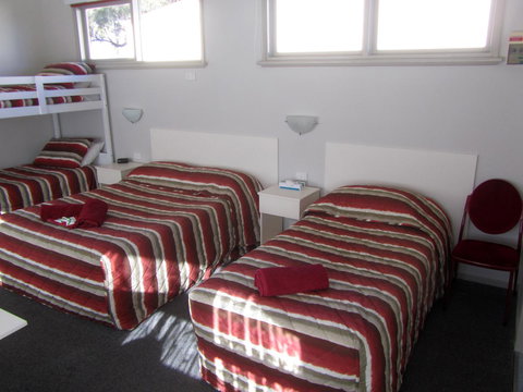 The Highlander Motel - 24HR Check In - Holiday Sunshine Coast 24