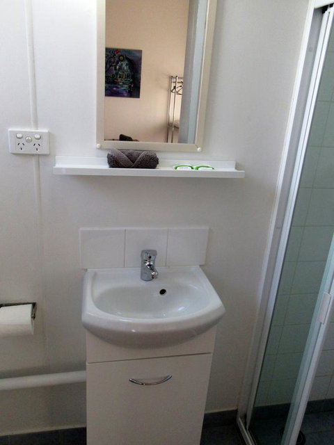 The Highlander Motel - 24HR Check In - Holiday Sunshine Coast 20