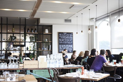 Plough Hotel - Holiday Sunshine Coast 16