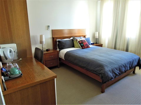 Plough Hotel - Holiday Sunshine Coast 4
