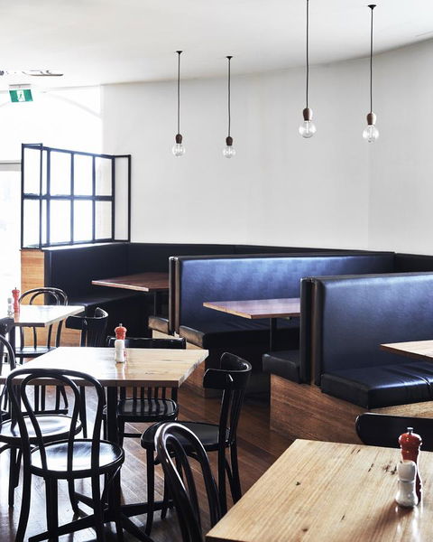 Plough Hotel - Holiday Sunshine Coast 13