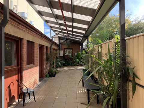 CROWN CENTRAL BUSINESS DISTRICT MOTEL - NO UNDER 18s - Sunshine Coast Tourism 3