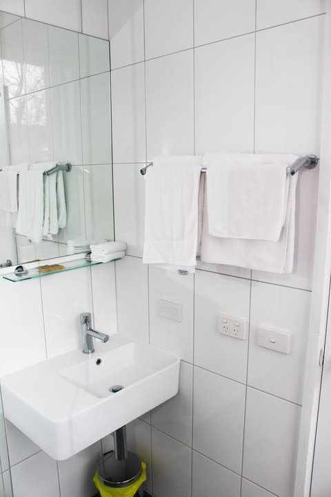 CROWN CENTRAL BUSINESS DISTRICT MOTEL - NO UNDER 18s - Sunshine Coast Tourism 42