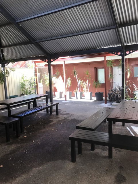 CROWN CENTRAL BUSINESS DISTRICT MOTEL - NO UNDER 18s - Sunshine Coast Tourism 16