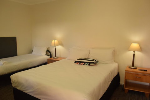 CROWN CENTRAL BUSINESS DISTRICT MOTEL - NO UNDER 18s - Sunshine Coast Tourism 37