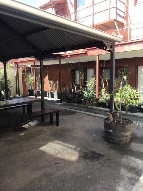 CROWN CENTRAL BUSINESS DISTRICT MOTEL - NO UNDER 18s - Sunshine Coast Tourism 13