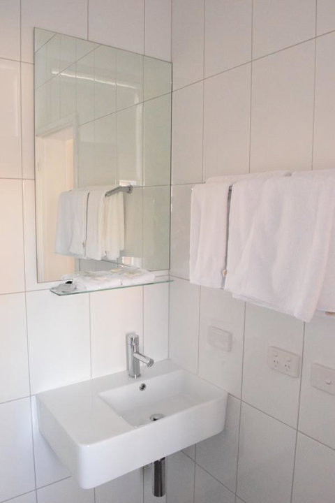 CROWN CENTRAL BUSINESS DISTRICT MOTEL - NO UNDER 18s - Sunshine Coast Tourism 29