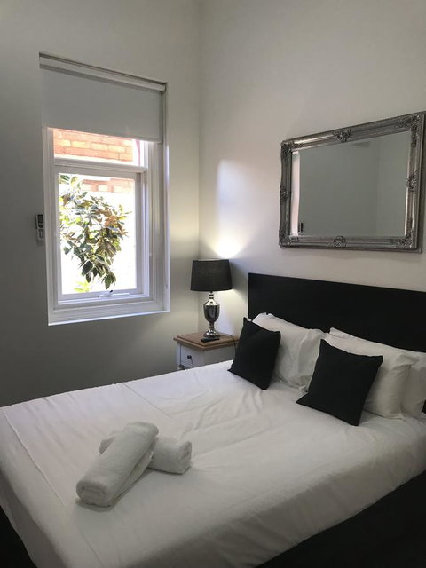 CROWN CENTRAL BUSINESS DISTRICT MOTEL - NO UNDER 18s - Sunshine Coast Tourism 18