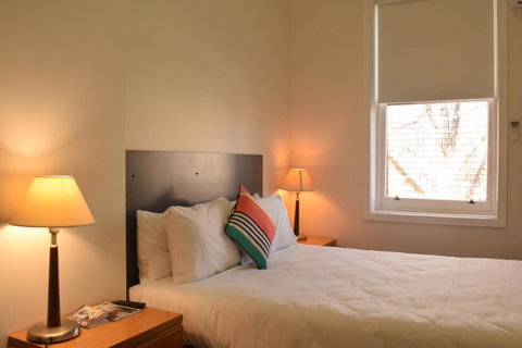 CROWN CENTRAL BUSINESS DISTRICT MOTEL - NO UNDER 18s - Sunshine Coast Tourism 32