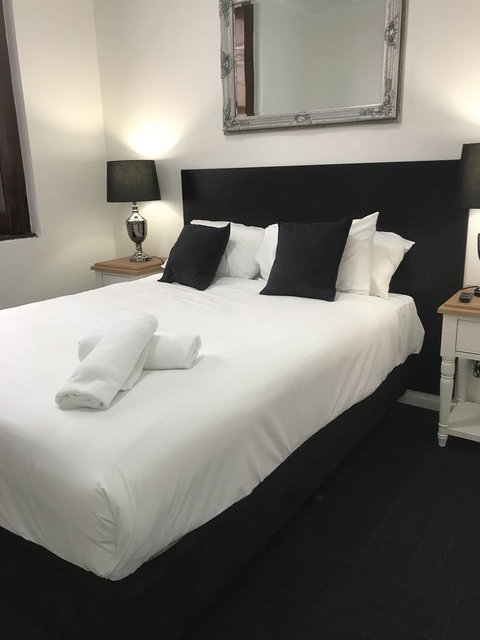 CROWN CENTRAL BUSINESS DISTRICT MOTEL - NO UNDER 18s - Sunshine Coast Tourism 19