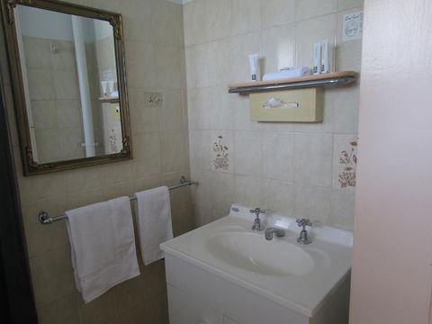 Twin City Motor Inn - Sunshine Coast Tourism 36