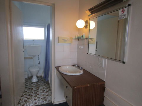 Twin City Motor Inn - Sunshine Coast Tourism 13