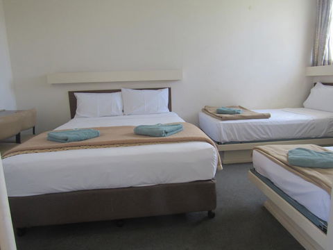 Twin City Motor Inn - Sunshine Coast Tourism 4