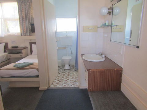 Twin City Motor Inn - Sunshine Coast Tourism 15