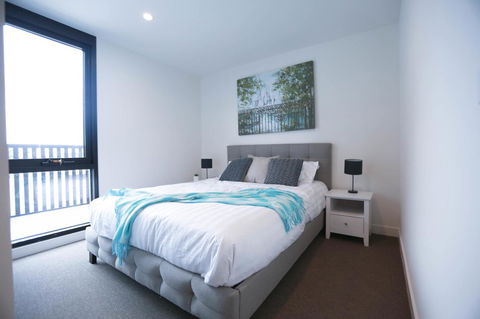 Box Hill 2 Bedroom Apt (La Maison) 02 - Sunshine Coast Tourism 5