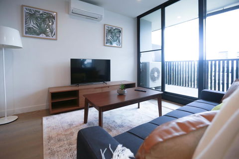 Box Hill 2 Bedroom Apt (La Maison) 02 - Sunshine Coast Tourism 2