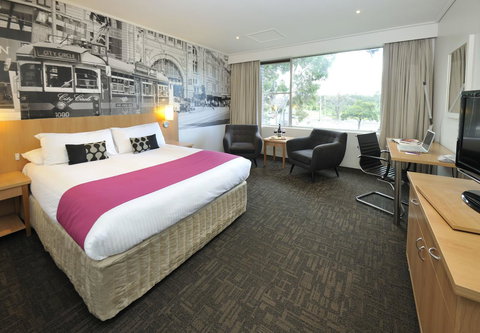 Mercure North Melbourne - Holiday Sunshine Coast 1