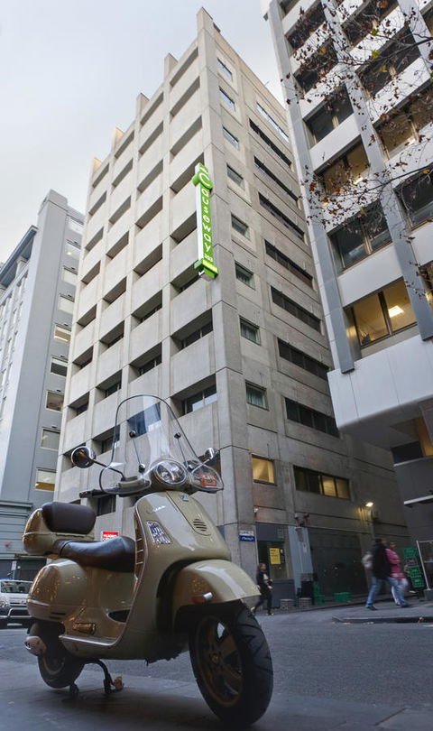 Causeway 353 Hotel - Sunshine Coast Tourism 3