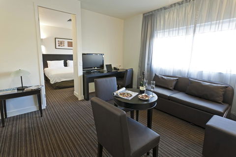 Causeway 353 Hotel - Sunshine Coast Tourism 10