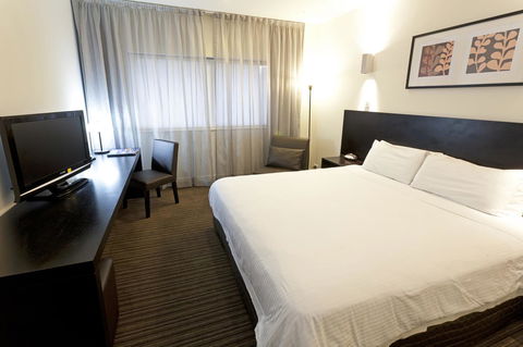 Causeway 353 Hotel - Sunshine Coast Tourism 5