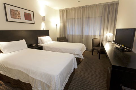 Causeway 353 Hotel - Sunshine Coast Tourism 6