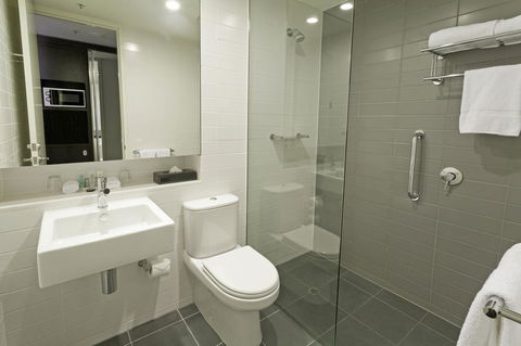 Causeway 353 Hotel - Sunshine Coast Tourism 2
