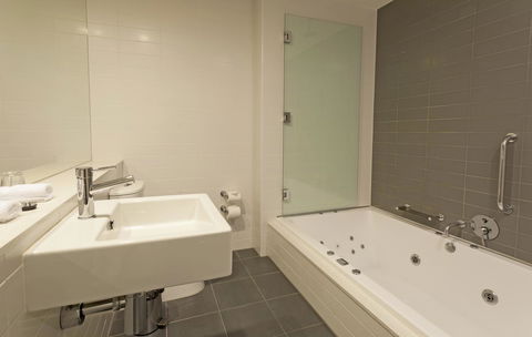 Causeway 353 Hotel - Sunshine Coast Tourism 29